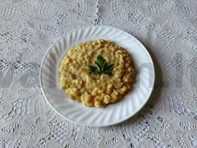 Žirnių košė su grietininiu sūriu pagrindine nuotrauka