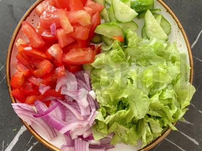 Tortilija su daržovėmis, kalakutiena ir mocarela pusryčiams Žingsnis 1