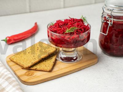 Aštri burokėlių užkanda žiemai pagrindine nuotrauka