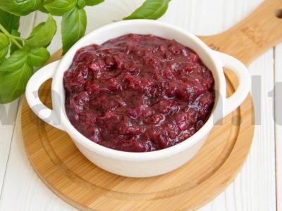 Slyvų čatnis pagrindine nuotrauka