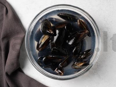 Įdarytos midijos su ryžiais Žingsnis 1