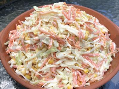 Salotos su korėjietiška morkų pagrindine nuotrauka