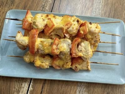 Tropiniai vištienos šašlykai ant iešmelių pagrindine nuotrauka