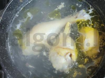 Sotūs vištienos sultinio sriuba su makaronais Žingsnis 1