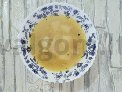 Sotūs vištienos sultinio sriuba su makaronais pagrindine nuotrauka