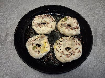 Varškės bageliai su rūkytomis dešrelėmis Žingsnis 6