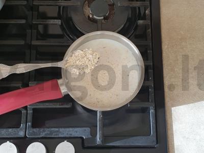 Avižinė košė su kriauše ir džiovintomis abrikosais Žingsnis 2