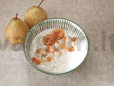 Avižinė košė su kriauše ir džiovintomis abrikosais pagrindine nuotrauka