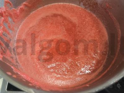 Raudonųjų pipirų lečo su svogūnais Žingsnis 1