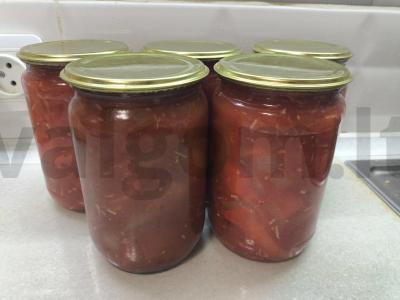 Raudonųjų pipirų lečo su svogūnais pagrindine nuotrauka