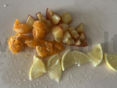 Gėrimas iš kompotų mišinio, slyvų ir citrinos Žingsnis 3