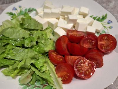 Salotos su baklažanais, pomidorais ir sūriu Žingsnis 2