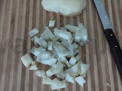 Sardinių, kiaušinių, daržovių ir žirnių salotas Žingsnis 1