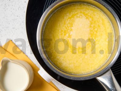 Tortas su graikiniais riešutais ir virta saldinta pienu Žingsnis 1