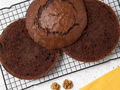 Tortas su graikiniais riešutais ir virta saldinta pienu Žingsnis 6