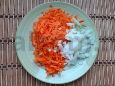 Šiltas salotas su raudonaisiais pupelėmis ir keptomis daržovėmis Žingsnis 1