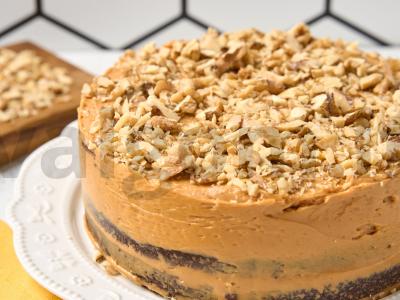 Tortas su graikiniais riešutais ir virta saldinta pienu Žingsnis 10