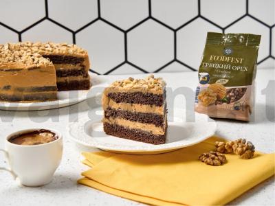 Tortas su graikiniais riešutais ir virta saldinta pienu pagrindine nuotrauka