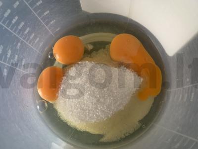 Obuolių šarlotė su majonezu Žingsnis 1