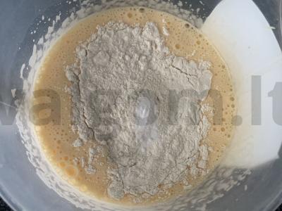 Obuolių šarlotė su majonezu Žingsnis 4