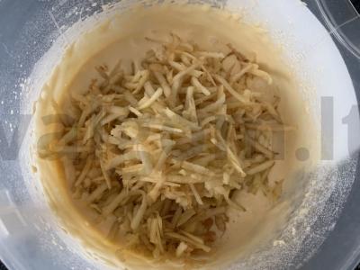 Obuolių šarlotė su majonezu Žingsnis 5