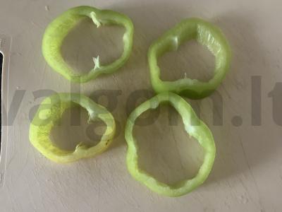 Kiaušiniai iš perpelės pipiruose su sūriu Žingsnis 1