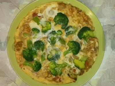 Daržovių apkepas su brokoliais ir kukurūzais pagrindine nuotrauka