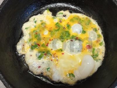 Kiaušinienė su kumpiu ir mocarela lavaše Žingsnis 2