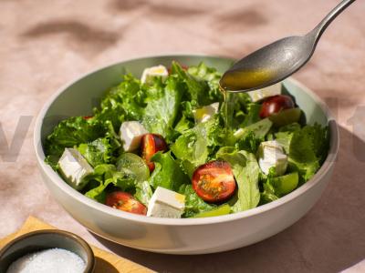 Salotas su vyšniniais pomidorais, feta sūriu ir vynuogėmis Žingsnis 3