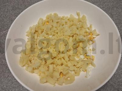 Salotas „Stolichnyj“ su alyvuogių majonezu Žingsnis 2