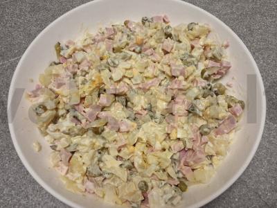 Salotas „Stolichnyj“ su alyvuogių majonezu Žingsnis 8