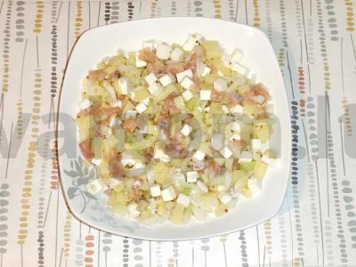 Bulvių salotos su brynza ir lašiša pagrindine nuotrauka