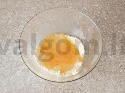 Kvapnus sausainiai su šokolado gabaliukais Žingsnis 2