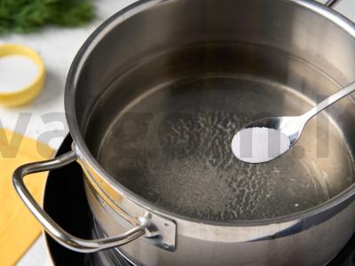 Lengvai sūdyti agurkai puode Žingsnis 1