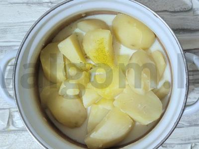 Orkaitėje paruoštas bulvių piurė su pienu ir sviestu Žingsnis 3