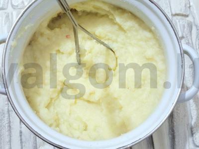 Orkaitėje paruoštas bulvių piurė su pienu ir sviestu Žingsnis 4