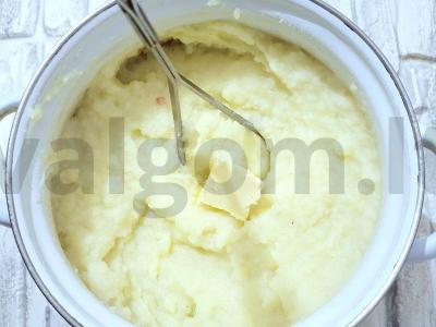 Orkaitėje paruoštas bulvių piurė su pienu ir sviestu Žingsnis 5