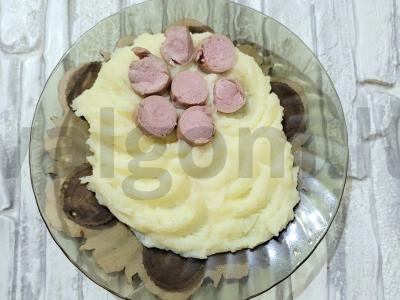 Orkaitėje paruoštas bulvių piurė su pienu ir sviestu pagrindine nuotrauka