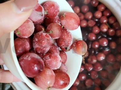 Kvapnus kompotas su uogomis, vyšniomis ir agrastais Žingsnis 3