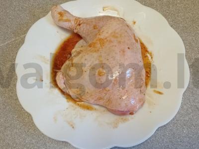 Keptas vištienos šlaunelė apelsinų marinate Žingsnis 2