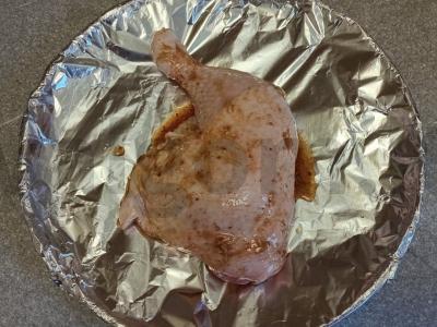 Keptas vištienos šlaunelė apelsinų marinate Žingsnis 3