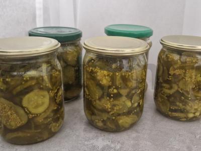 Agurkų marinuotukai žiemai pagrindine nuotrauka