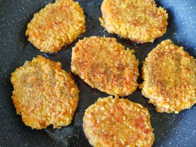 Morkų-kukurūzų kotletai Žingsnis 6