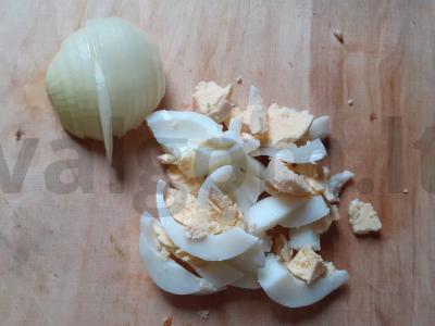 Daržovių salotas su kiaušiniu ir žolelėmis per 20 minučių Žingsnis 1