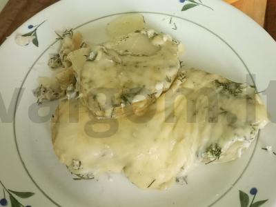 Virta bulvė, kepta po sūriu pagrindine nuotrauka