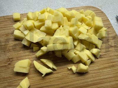 Grybų grietinėlės sriuba su skrudintais duonos kubeliais Žingsnis 1