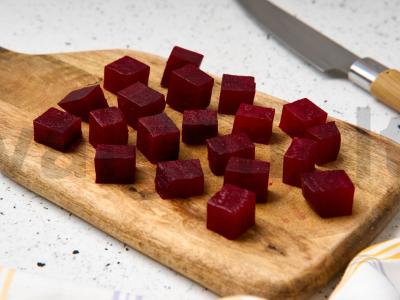 Burokėlių, žaliųjų pupelių ir fetos salotos Žingsnis 1