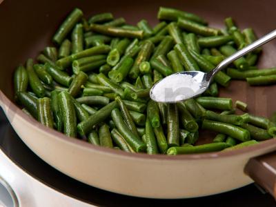 Burokėlių, žaliųjų pupelių ir fetos salotos Žingsnis 3