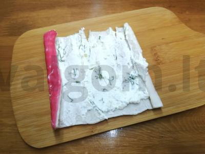 Krabų lazdelės užkandis su varškės įdaru ir brie sūriu Žingsnis 5