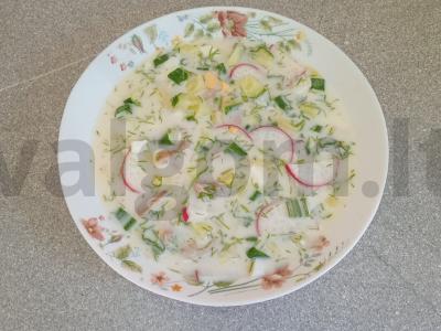 Okroška su šonine, krienu ir garstyčiomis ant duonos kvašo pagrindine nuotrauka